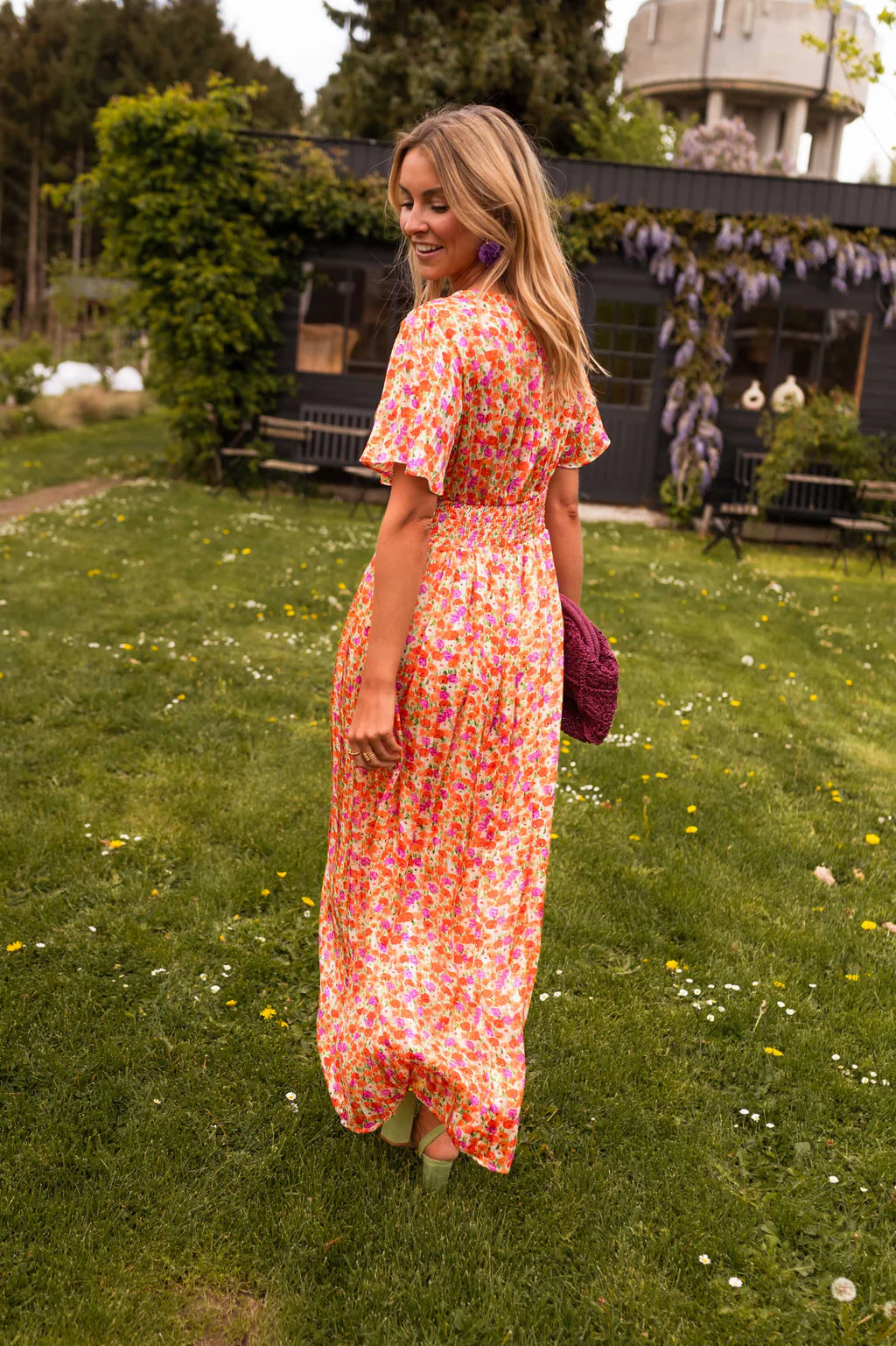 Sampaio – Elegant Dress With V-Neck And Floral Print